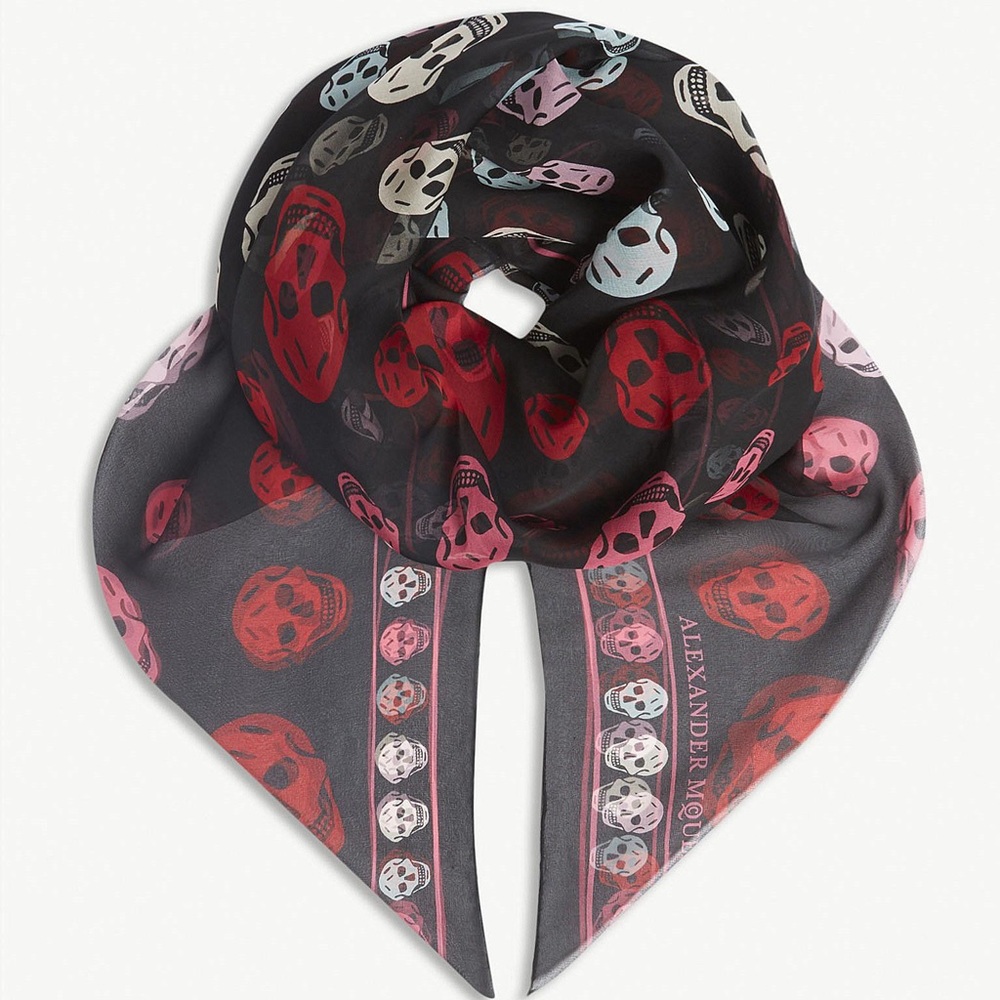 🆕 Alexander McQueen skull signature scarf